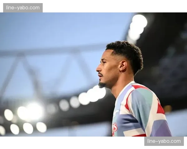 法国高卢雄鸡后防重组，萨利巴与于帕梅卡诺的中卫组合亟待检验